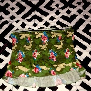 No boundaries crop top flowers and camo new with tags never worn summer time